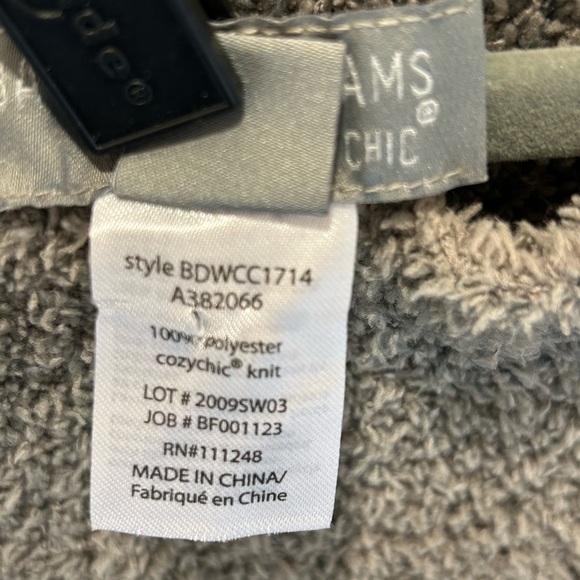 BAREFOOT DREAMS COZYCHIC COASTLINE PONCHO SHRUG IN EUCALYPTUS AGAVE ONE SIZE - Picture 5 of 6